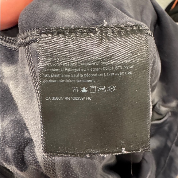 Black Tie-Dye Align Leggings - Picture 4 of 5